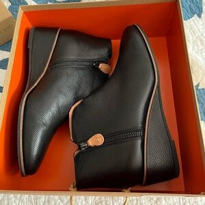 New Kenneth Cole gentle souls